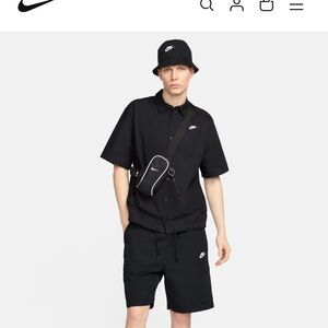 Nike Club
Men's Short-Sleeve Oxford Button-Up Shirt